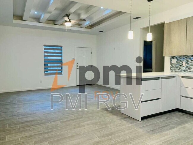 Building Photo - 805 W Garrison Dr