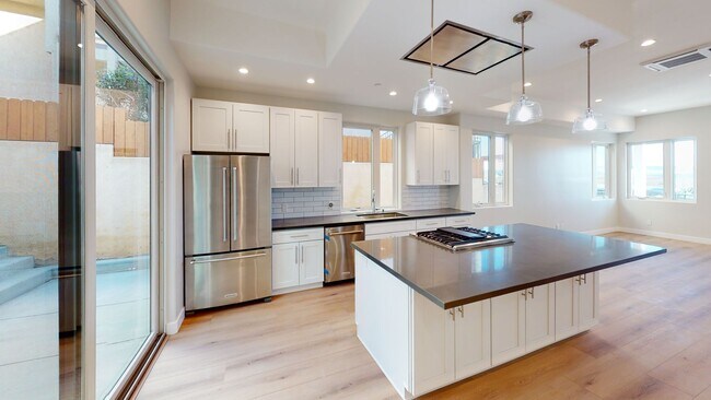 Building Photo - 212-214 IB Blvd.