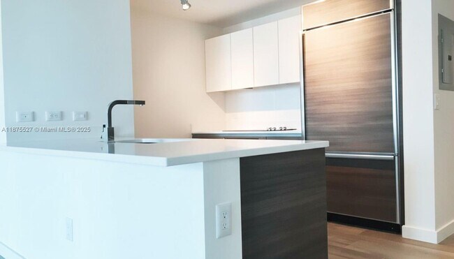 Building Photo - 1100 S Miami Ave