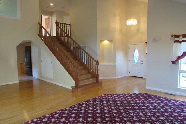 Building Photo - Gorgeous Custom Pleasanton Home in Great Location