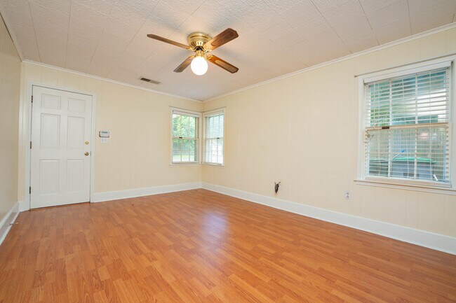 Building Photo - 3159 Wilcox Ave