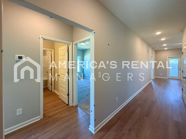 Building Photo - Brand New Three Bedroom Hudson Plan for Rent in Tuscaloosa! Sign a 13-month lease by 5/15/2026 an...