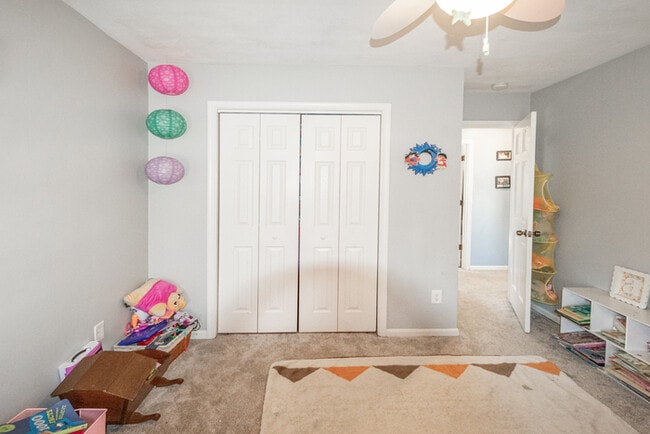 Building Photo - GORGEOUS 5 BEDROOM HOME LOCATED IN SALEM W...