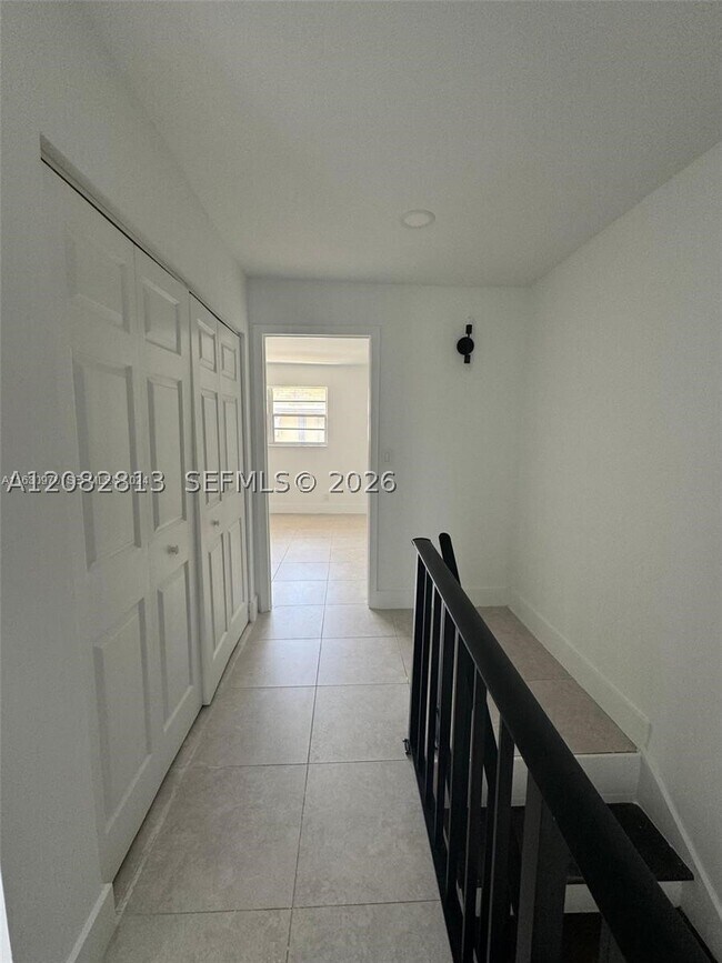 Building Photo - 6628 SW 41st St