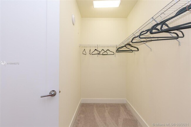 Building Photo - 6611 NW 105th Pl