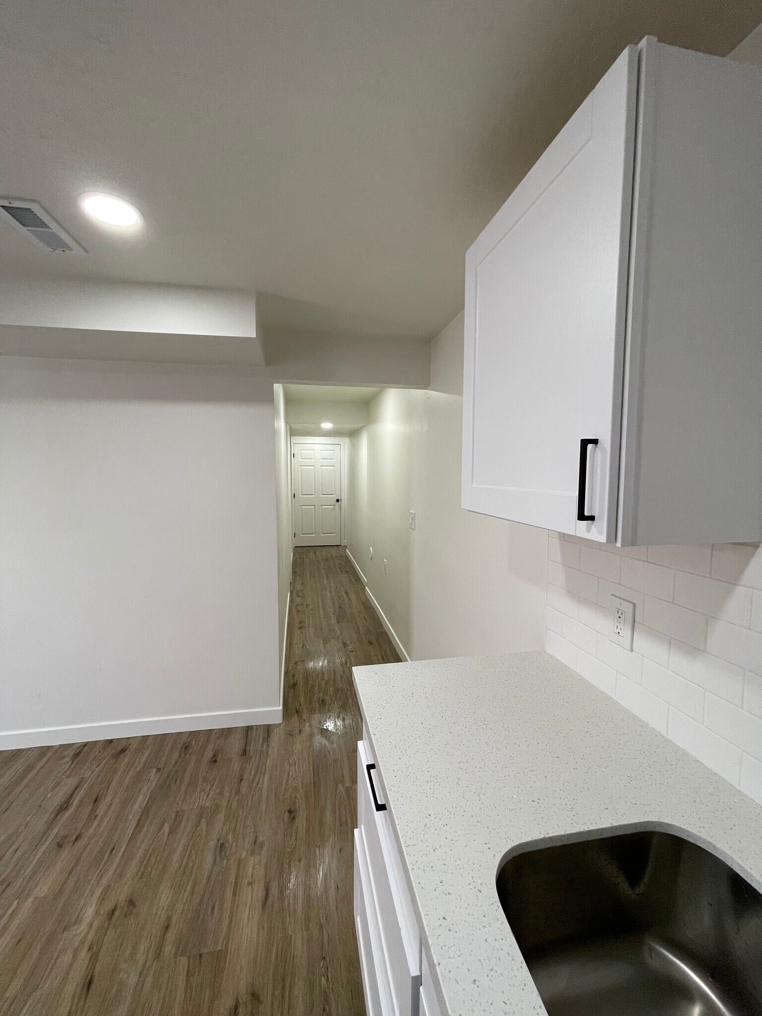 Building Photo - 844 N Basalt