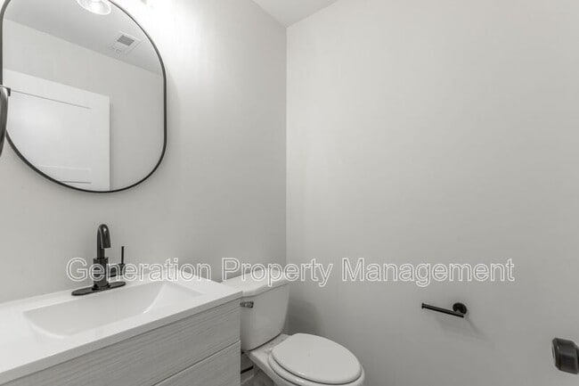 Building Photo - 1124 Garfield St