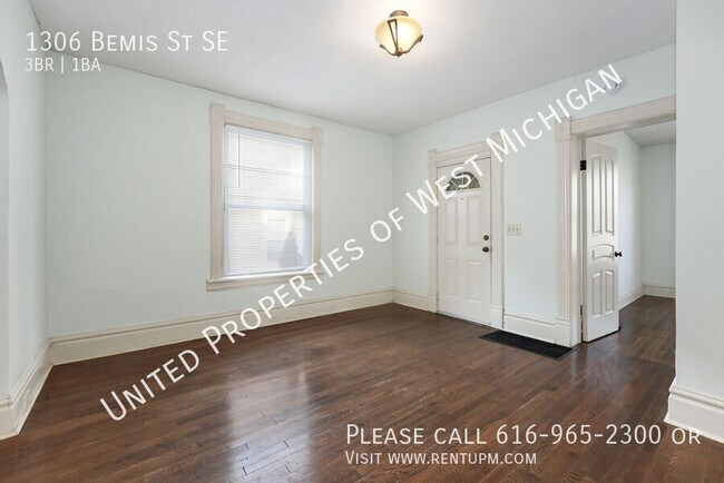 Building Photo - Available Now | 3 Bedroom 1 Bath Lower Lev...