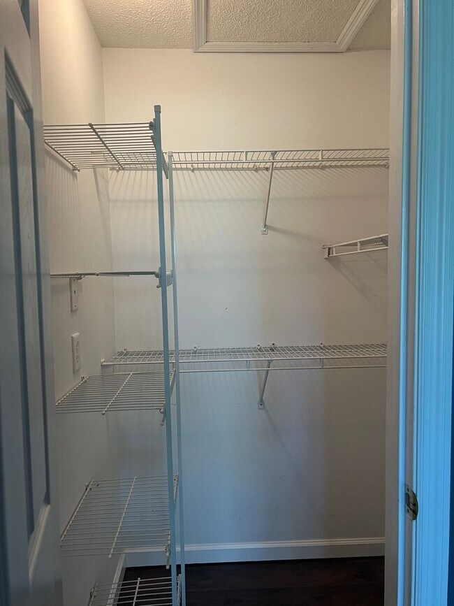 Building Photo - Beautifully Updated Brighton Bay Villa