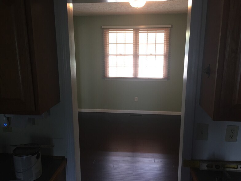 Building Photo - 251 Rembrandt Dr