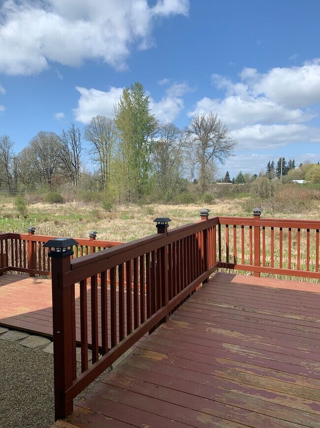 Building Photo - Beautiful Craftsman Style Home! 2 Car Garage! Gas Fireplace and Granite Counter Tops! Attached Ga...
