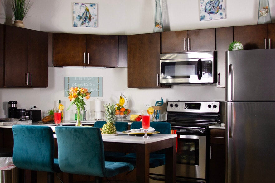 Kitchen/Island - Vesta Lofts Apartments