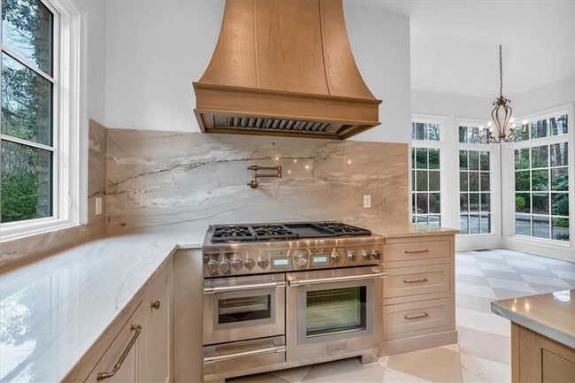 Building Photo - 115 Mount Paran Ridge