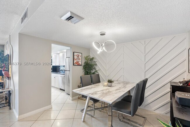 Building Photo - 18031 Biscayne Blvd