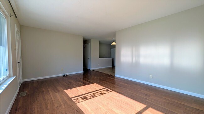 Building Photo - 3356 Clemens Dr