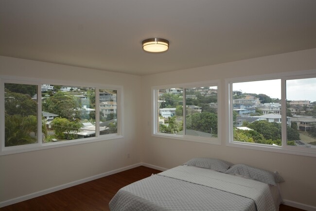 Building Photo - 4494 Sierra Dr