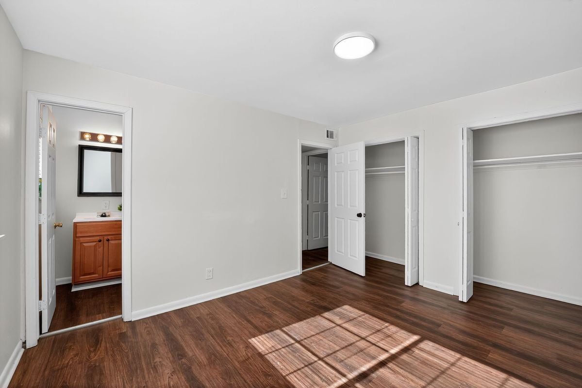 Building Photo - 2516 Peachwood Cir NE