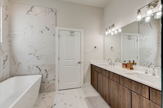 Building Photo - 5857 Dolores St