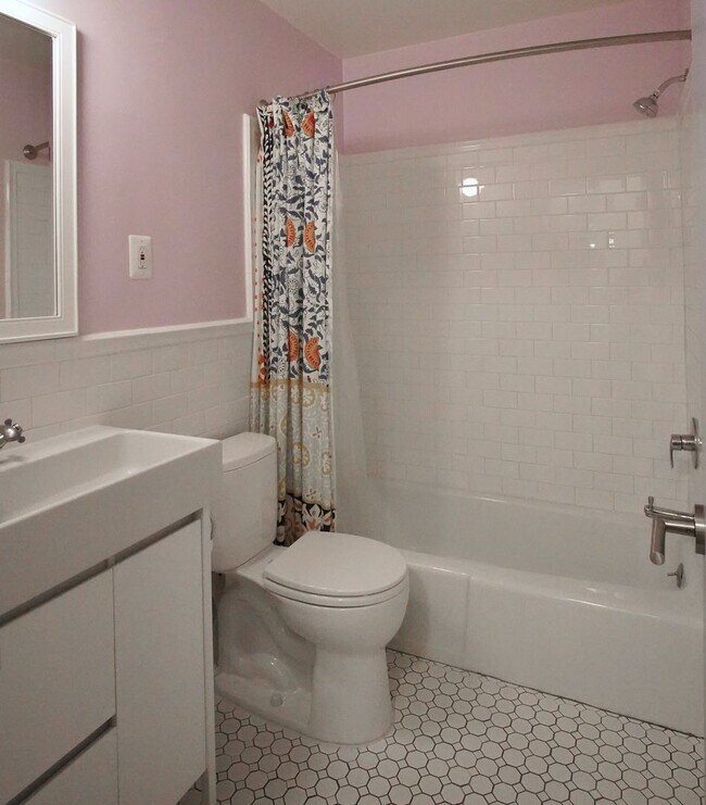Building Photo - Stunning 2-Bed, 2-Bath Condo in Award-Winning Parkside Community!