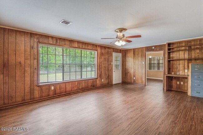 Building Photo - 242 Monteigne Dr