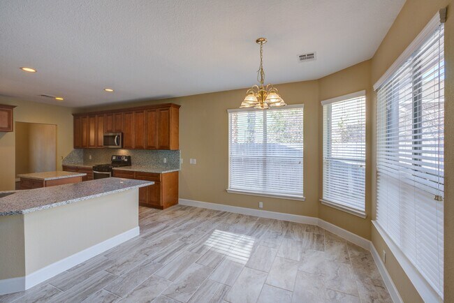 Building Photo - 6227 Clear Canyon Dr