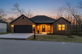 Building Photo - 98 Selkirk Dr