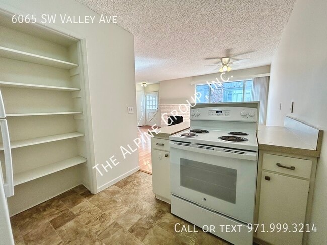 Building Photo - 2 Bedroom Townhome in Beaverton off Allen ...