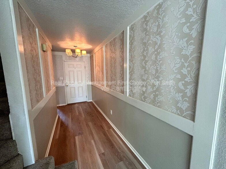 Building Photo - 3104 S 99th St