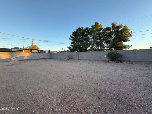 Building Photo - 551 W 21st Ave