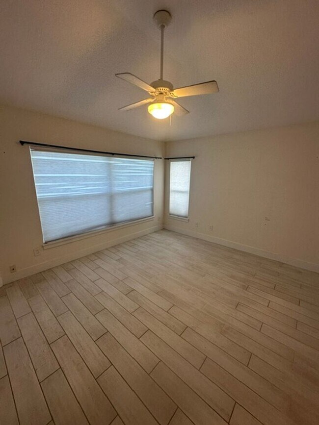 Building Photo - 105 Oceans Edge Dr