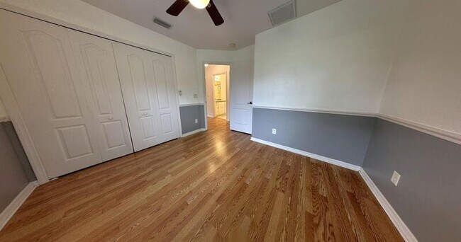 Building Photo - 3616 Spinner Ave