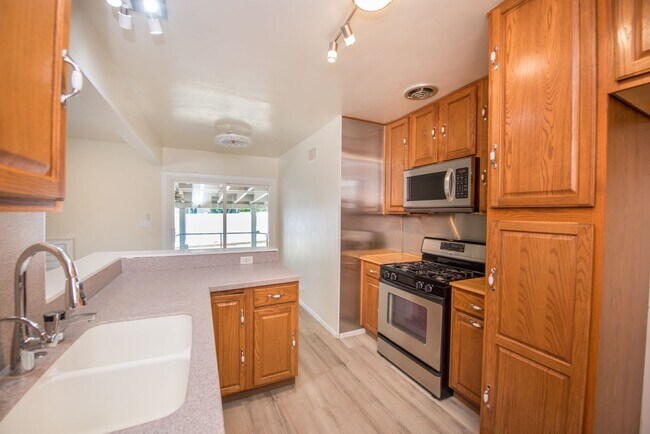 Building Photo - Beautiful 4 Bedroom Home in Garden Grove