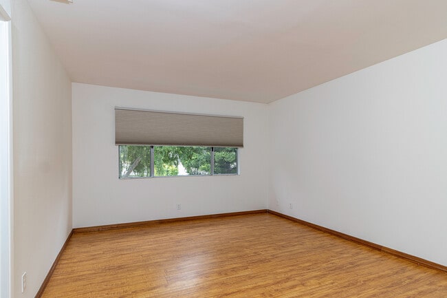Building Photo - 4130 Vinton Ave