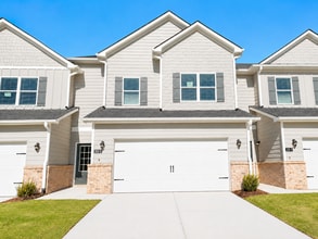 Building Photo - Discover modern living in the heart of Cornelia!