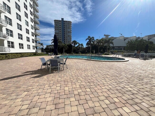 Building Photo - 301 N Ocean Blvd