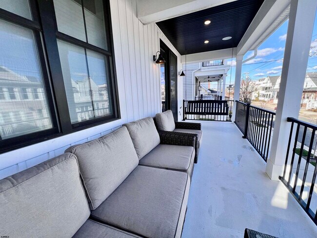 Building Photo - 16 A S Fredericksburg Ave