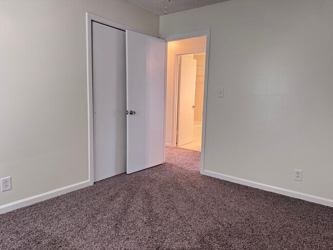 Building Photo - Must see!! 3BD/3BA Fully Finished Basement and Corner Lot!!