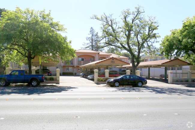 Building Photo - Cefalu Court