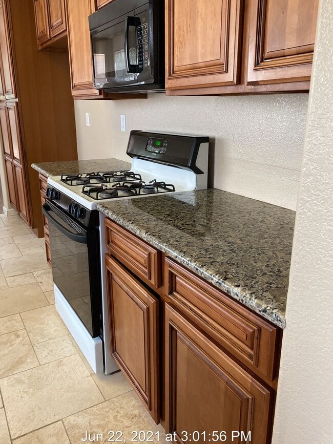 Building Photo - Large Corner Lot