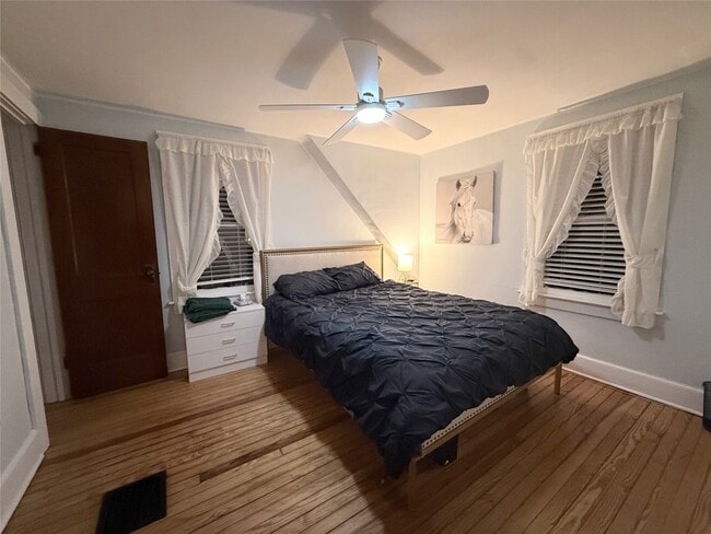 Building Photo - 498 Grand Ave