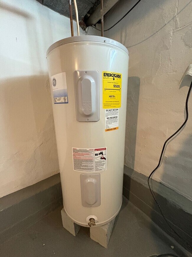 Building Photo - BEAUTIFULLY UPDATED 2 Bedroom / 1.5 Bath home in Penn Trafford School District