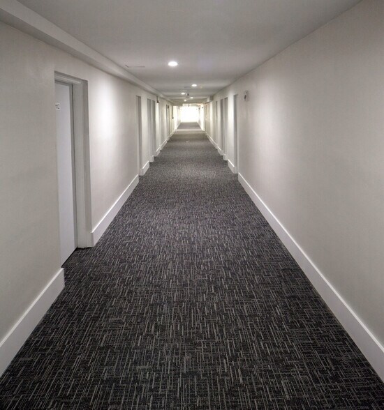 Building Photo - 1401 SE 15th St