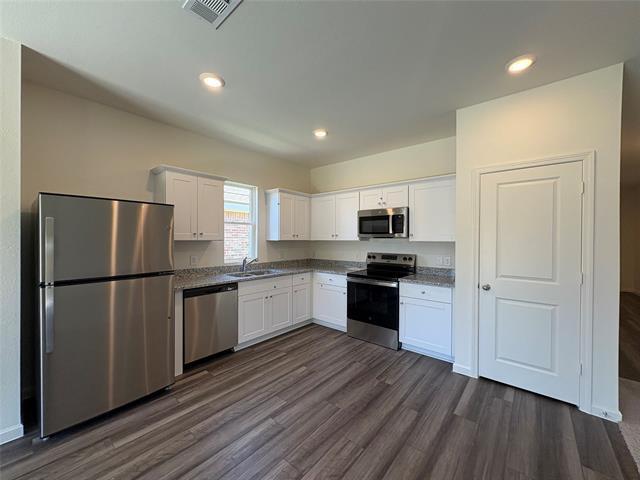 Building Photo - 4920 Weymouth Dr