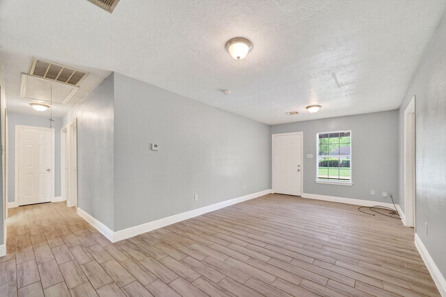 Building Photo - 3031 Groton Dr