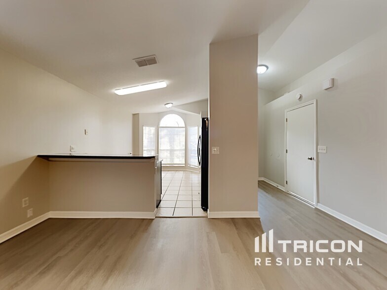 Building Photo - 7227 Edgewater Shores Ct