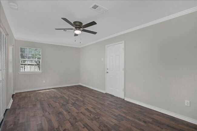 Building Photo - Beautiful large home for Rent