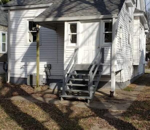 Building Photo - 660 S 42nd St