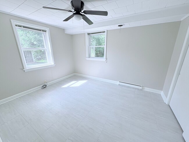 Building Photo - 207 Holly Ave