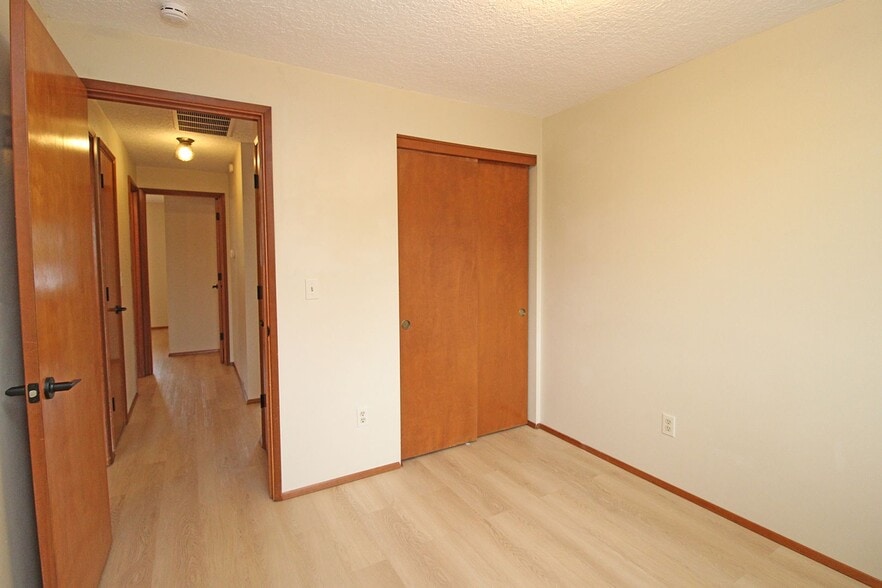 Building Photo - 6636 SE Reedway St