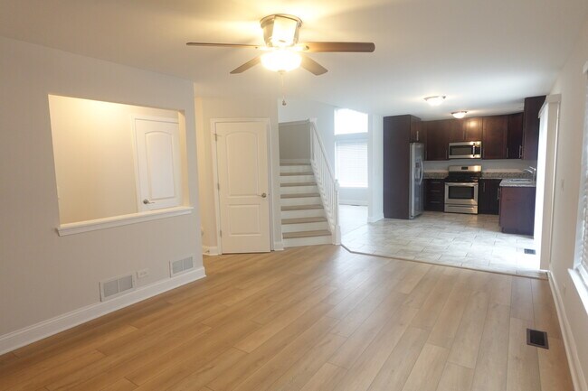 Building Photo - 337 S Arrowhead Ct